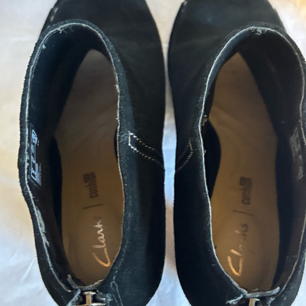 Clarks Booties Spiced Melody 26127292 Black Suede Ankle & Booties Boots Size 8.5 - Picture 7 of 9